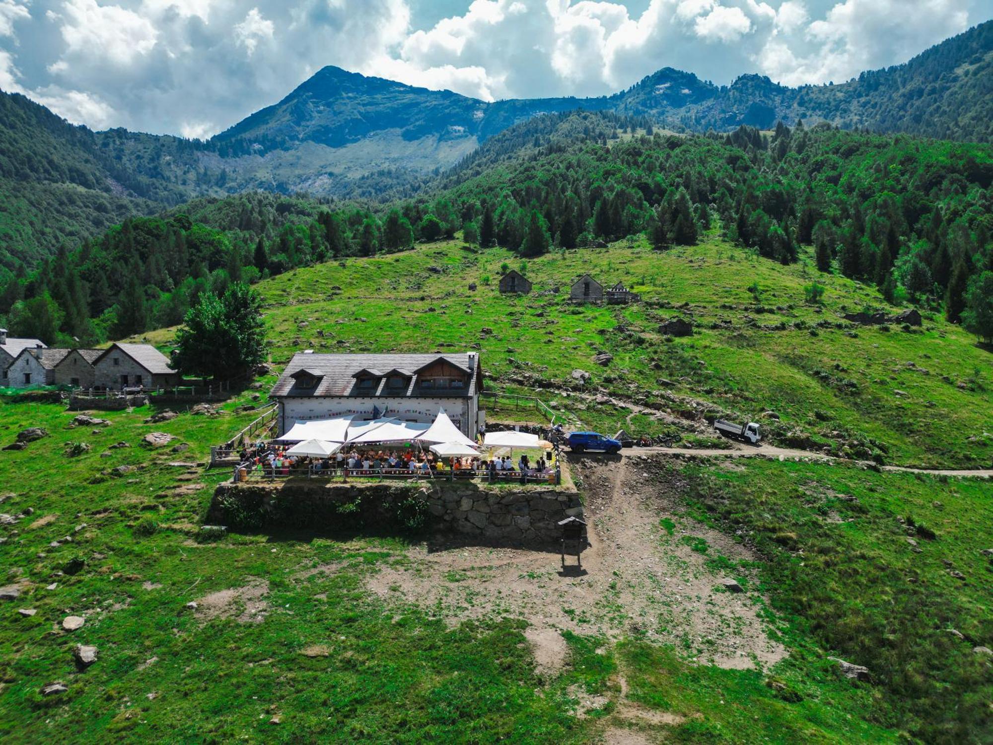 Rifugio Parpinasca Hostel Trontano Exterior photo
